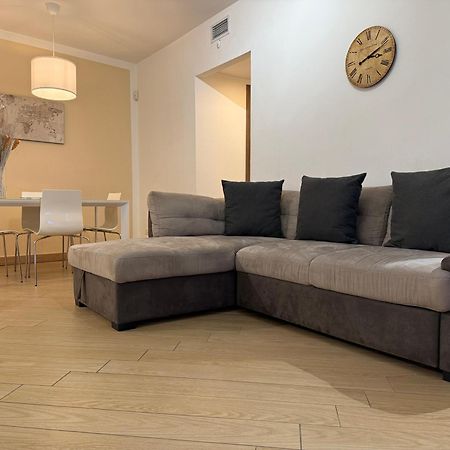 Comecasa Modern Apartment In Historical Centre Asti Exterior photo